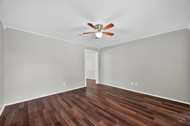 811 Lochmoor Lane, Friendswood, TX 77546