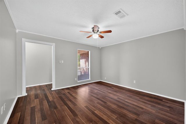811 Lochmoor Lane, Friendswood, TX 77546