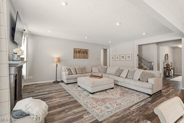 984 Hawkin Lane, Aurora, OH 44202