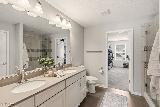 984 Hawkin Lane, Aurora, OH 44202