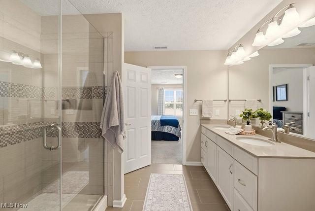 984 Hawkin Lane, Aurora, OH 44202