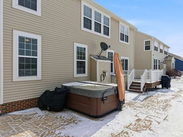 984 Hawkin Lane, Aurora, OH 44202