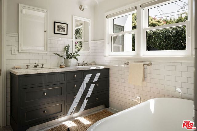 1654 Stearns Drive, Los Angeles, CA 90035