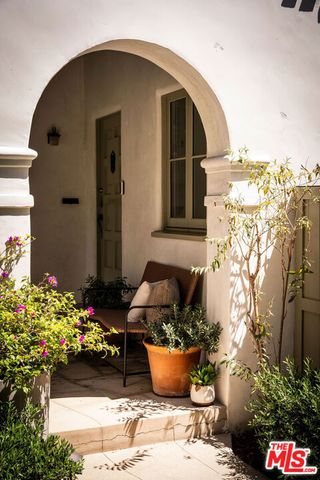 1654 Stearns Drive, Los Angeles, CA 90035