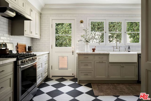 1654 Stearns Drive, Los Angeles, CA 90035