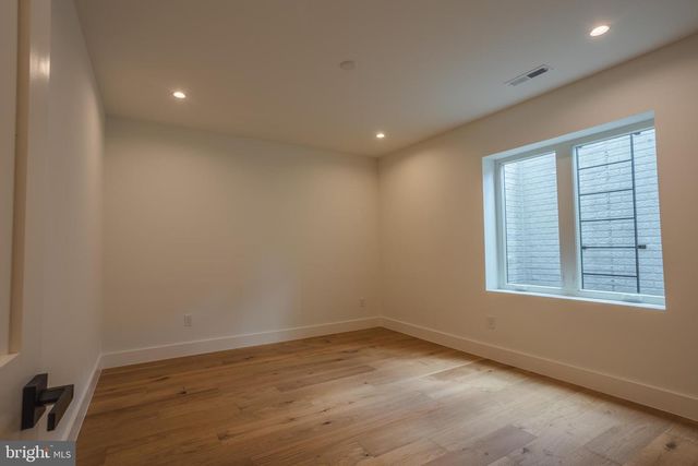 1208 ROSS DR SW, Vienna, VA 22180