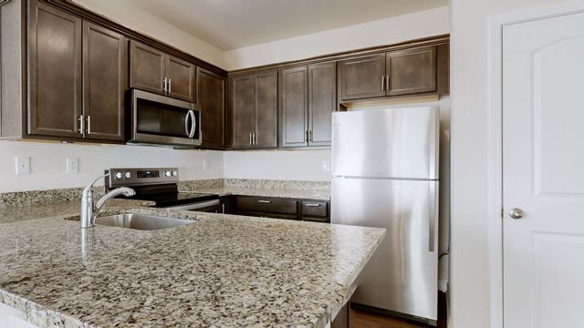 4056 Cody Dr, La Vergne, TN 37086