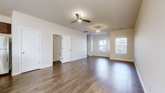 4056 Cody Dr, La Vergne, TN 37086