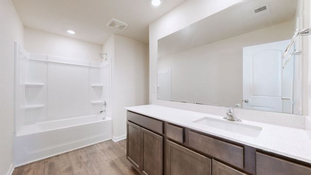 4056 Cody Dr, La Vergne, TN 37086