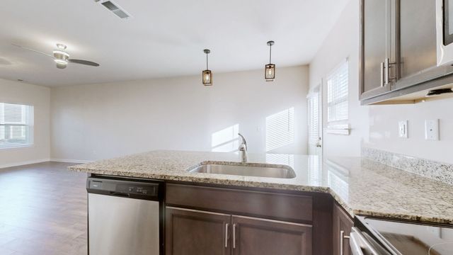 4056 Cody Dr, La Vergne, TN 37086