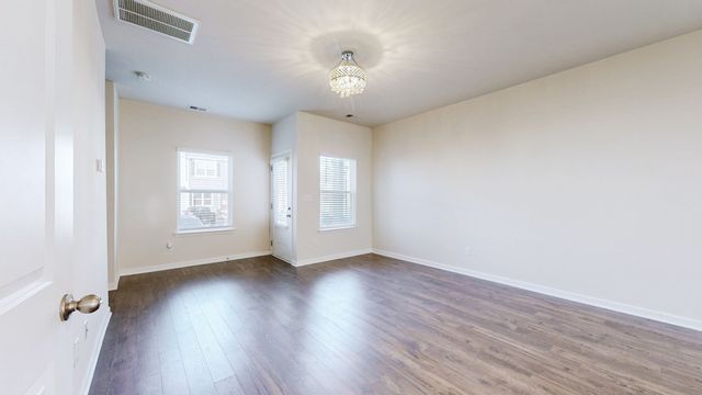 4056 Cody Dr, La Vergne, TN 37086