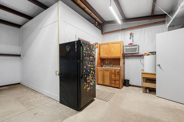 1084 Beech Crest Drive, New Ulm, TX 78950