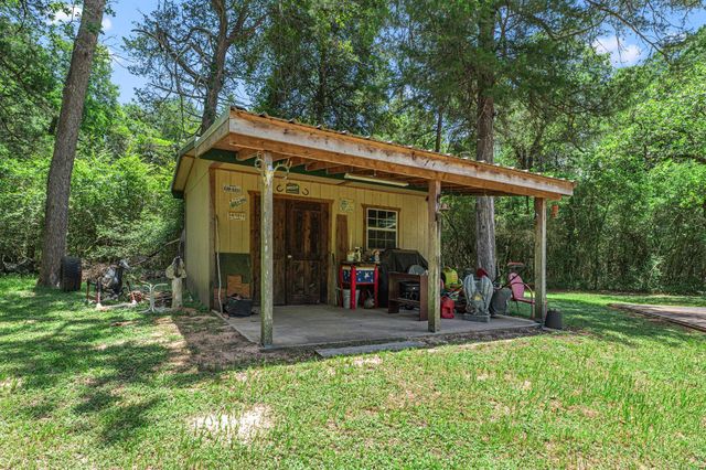 1084 Beech Crest Drive, New Ulm, TX 78950