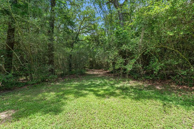 1084 Beech Crest Drive, New Ulm, TX 78950