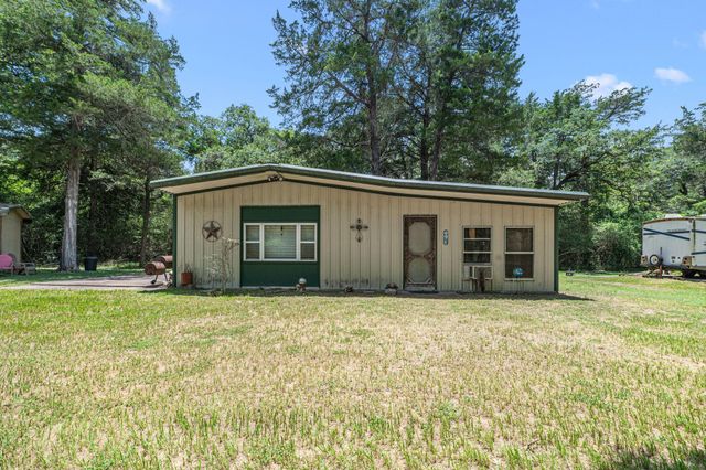 1084 Beech Crest Drive, New Ulm, TX 78950