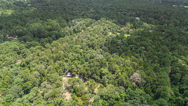 1084 Beech Crest Drive, New Ulm, TX 78950