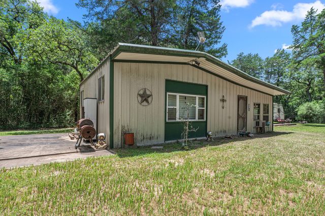 1084 Beech Crest Drive, New Ulm, TX 78950