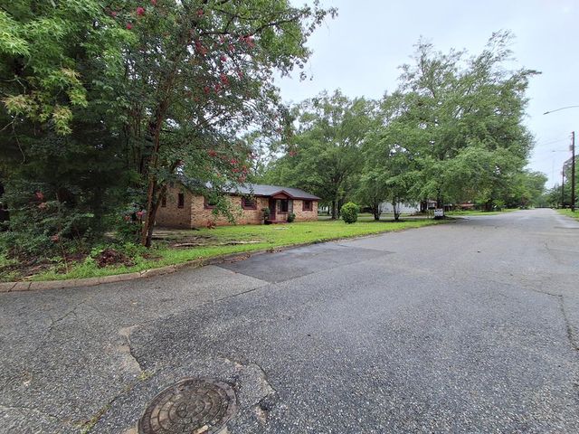 1300 Bruce St, Dothan, AL 36301