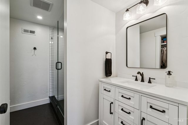 1381 W Meander Dr, Eagle, ID 83616