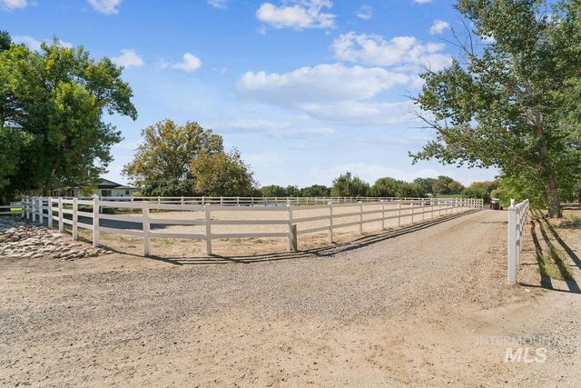 1381 W Meander Dr, Eagle, ID 83616