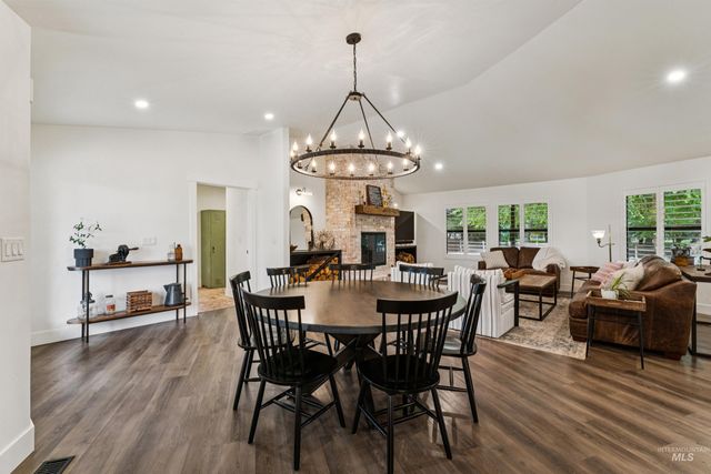 1381 W Meander Dr, Eagle, ID 83616