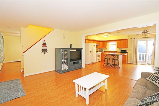 359 Main Road, Tiverton, RI 02878