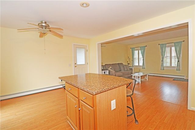 359 Main Road, Tiverton, RI 02878
