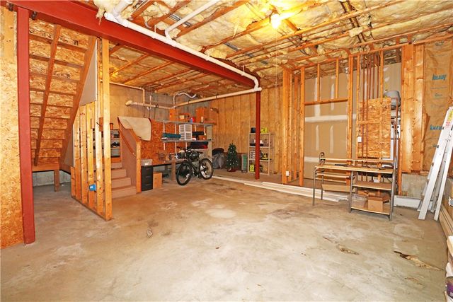 359 Main Road, Tiverton, RI 02878