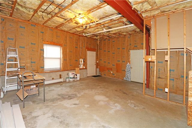 359 Main Road, Tiverton, RI 02878