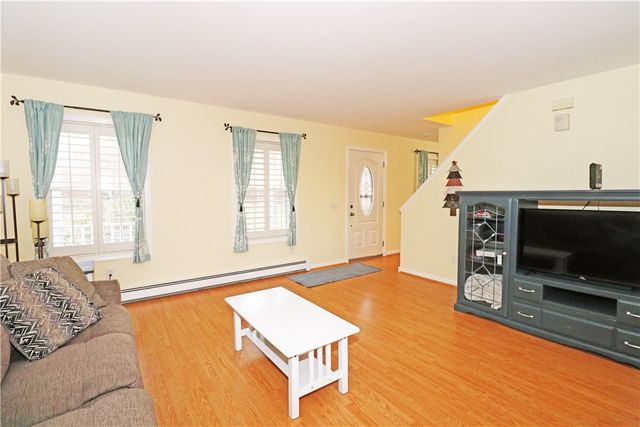 359 Main Road, Tiverton, RI 02878