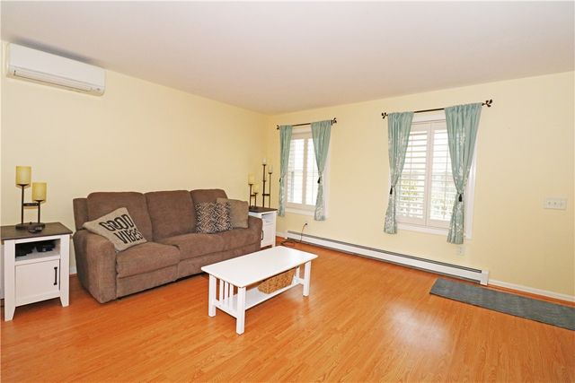 359 Main Road, Tiverton, RI 02878