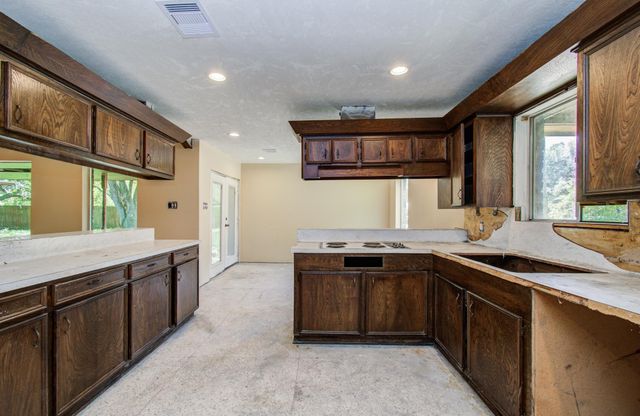 1002 Warwick Street, Eagle Lake, TX 77434