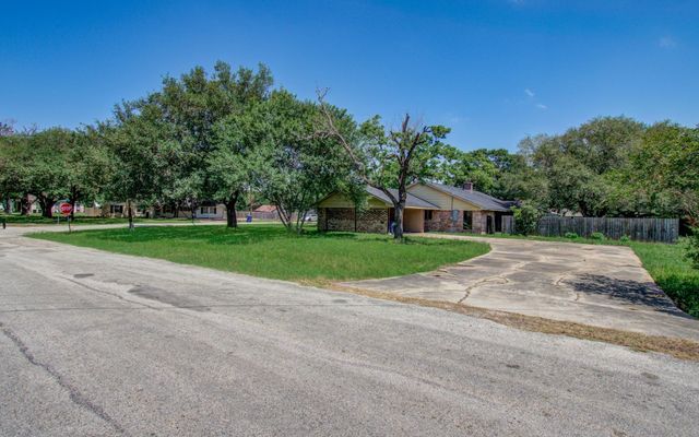 1002 Warwick Street, Eagle Lake, TX 77434
