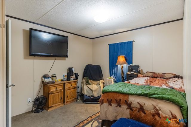 224 Pine Valley Dr, Paige, TX 78659