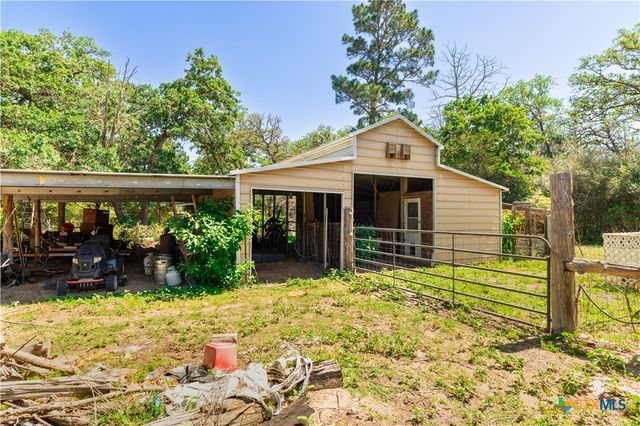 224 Pine Valley Dr, Paige, TX 78659