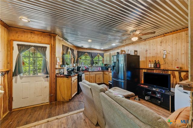 224 Pine Valley Dr, Paige, TX 78659