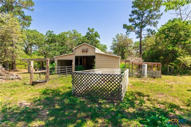 224 Pine Valley Dr, Paige, TX 78659