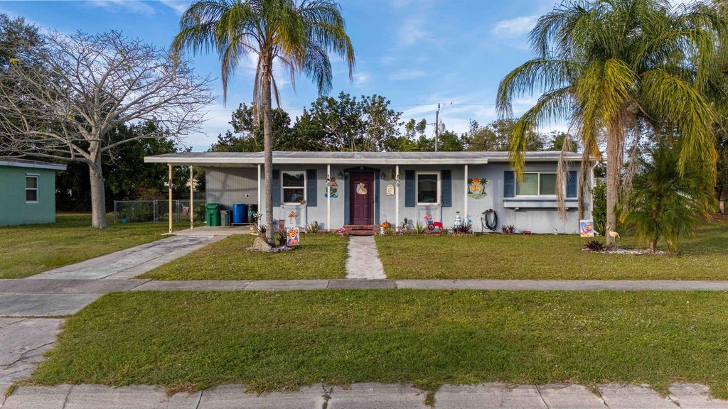 109 SE Lucero Drive, Port St Lucie, FL 34983