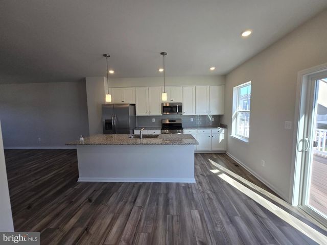 1328 RED CLOVER RD, Ranson, WV 25438