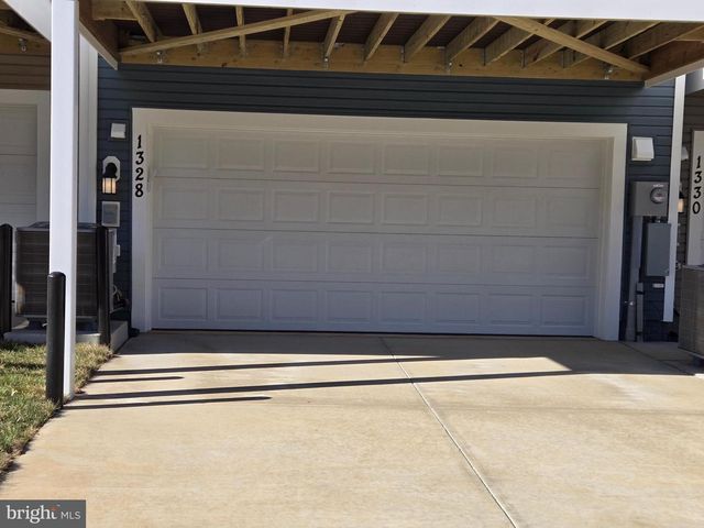 1328 RED CLOVER RD, Ranson, WV 25438