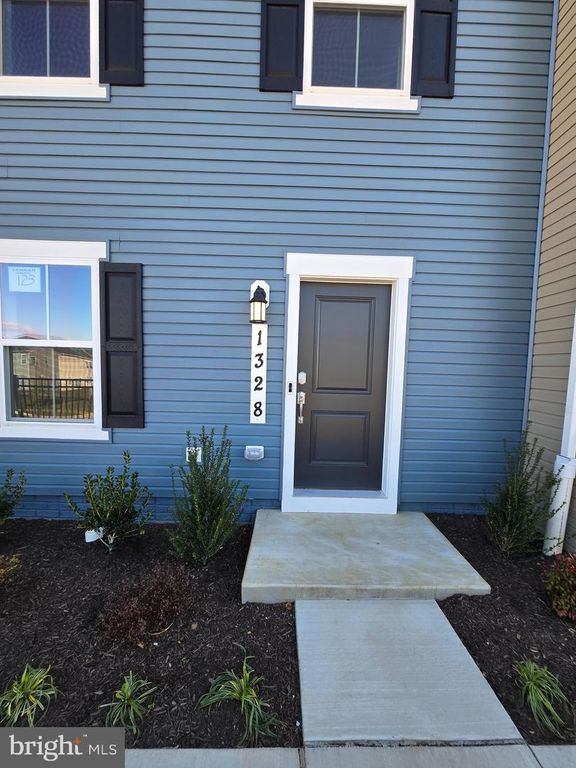 1328 RED CLOVER RD, Ranson, WV 25438