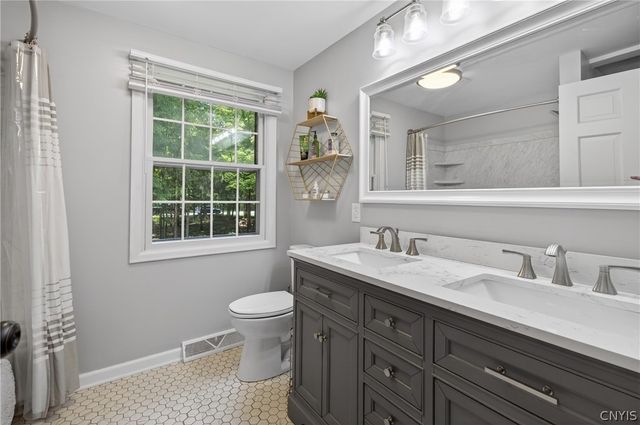 4866 Briarwood Lane, Manlius, NY 13104