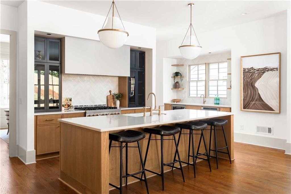 Image 2 of property listing at 339 Glendale Avenue, Decatur, GA 30030