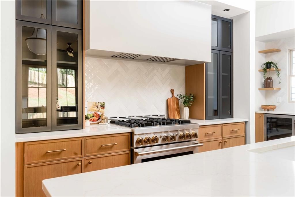 Image 9 of property listing at 339 Glendale Avenue, Decatur, GA 30030