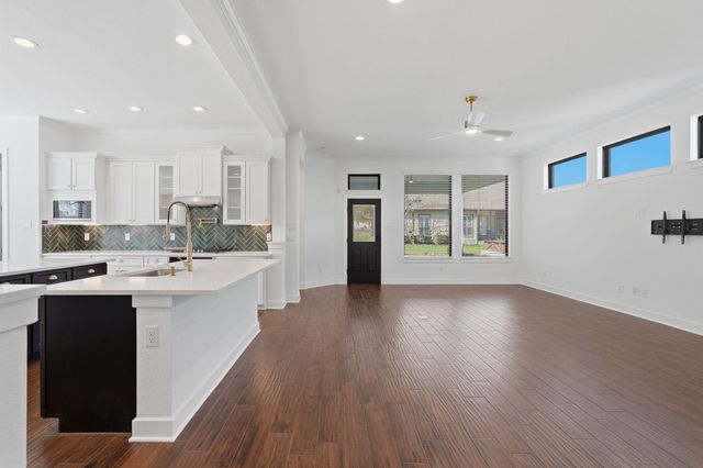 310 Edgewood Drive, Montgomery, TX 77356