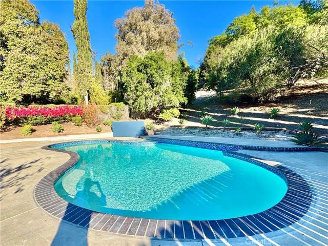 7063 Middlesbury Ridge Circle, West Hills, CA 91307