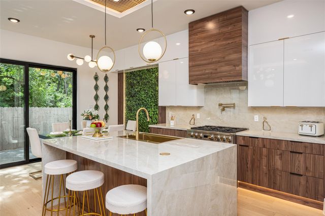 639 Rolling Oaks, Stafford, TX 77477