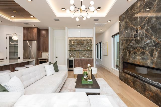 639 Rolling Oaks, Stafford, TX 77477