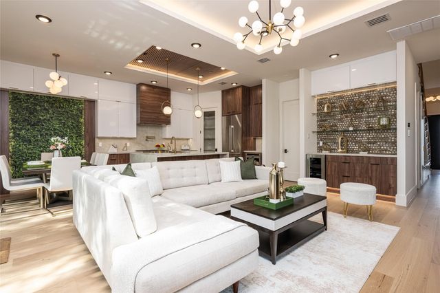 639 Rolling Oaks, Stafford, TX 77477