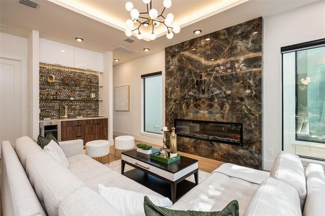 639 Rolling Oaks, Stafford, TX 77477